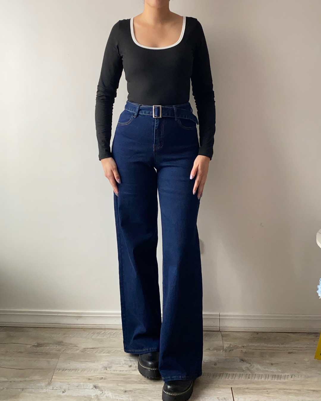 Jeans rectos con cinturón