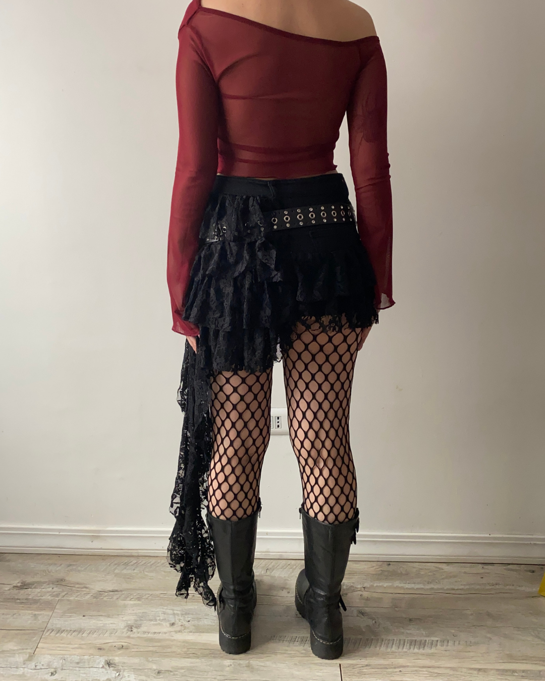 Falda asimétrica con encaje